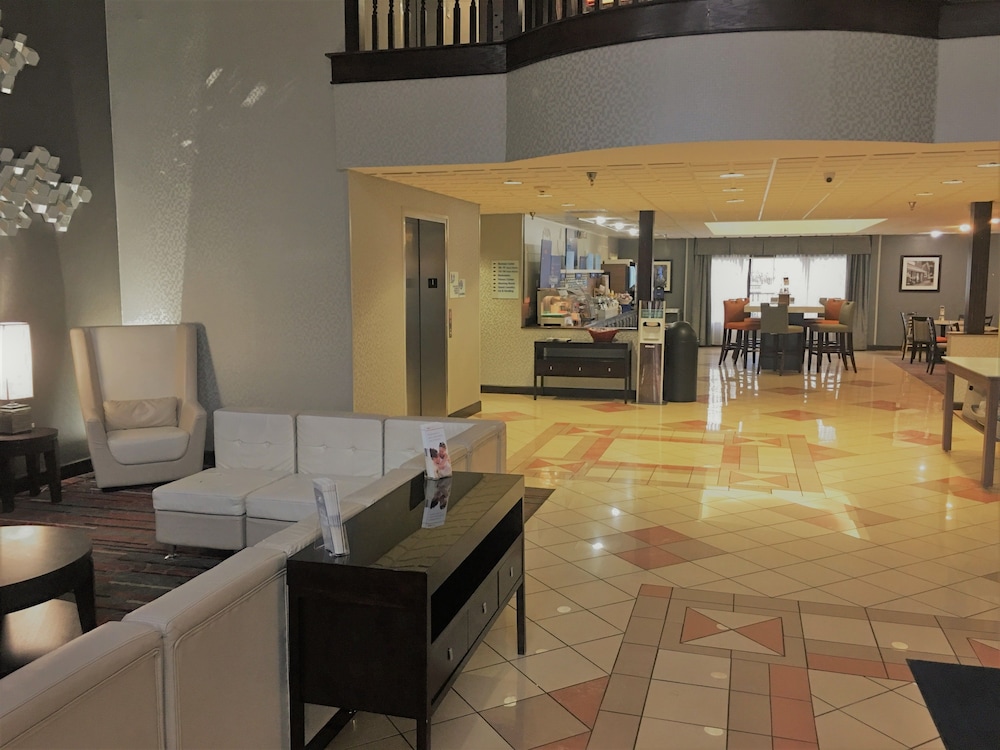 Holiday Inn Express Hotel Suites Laurinburg 28/40