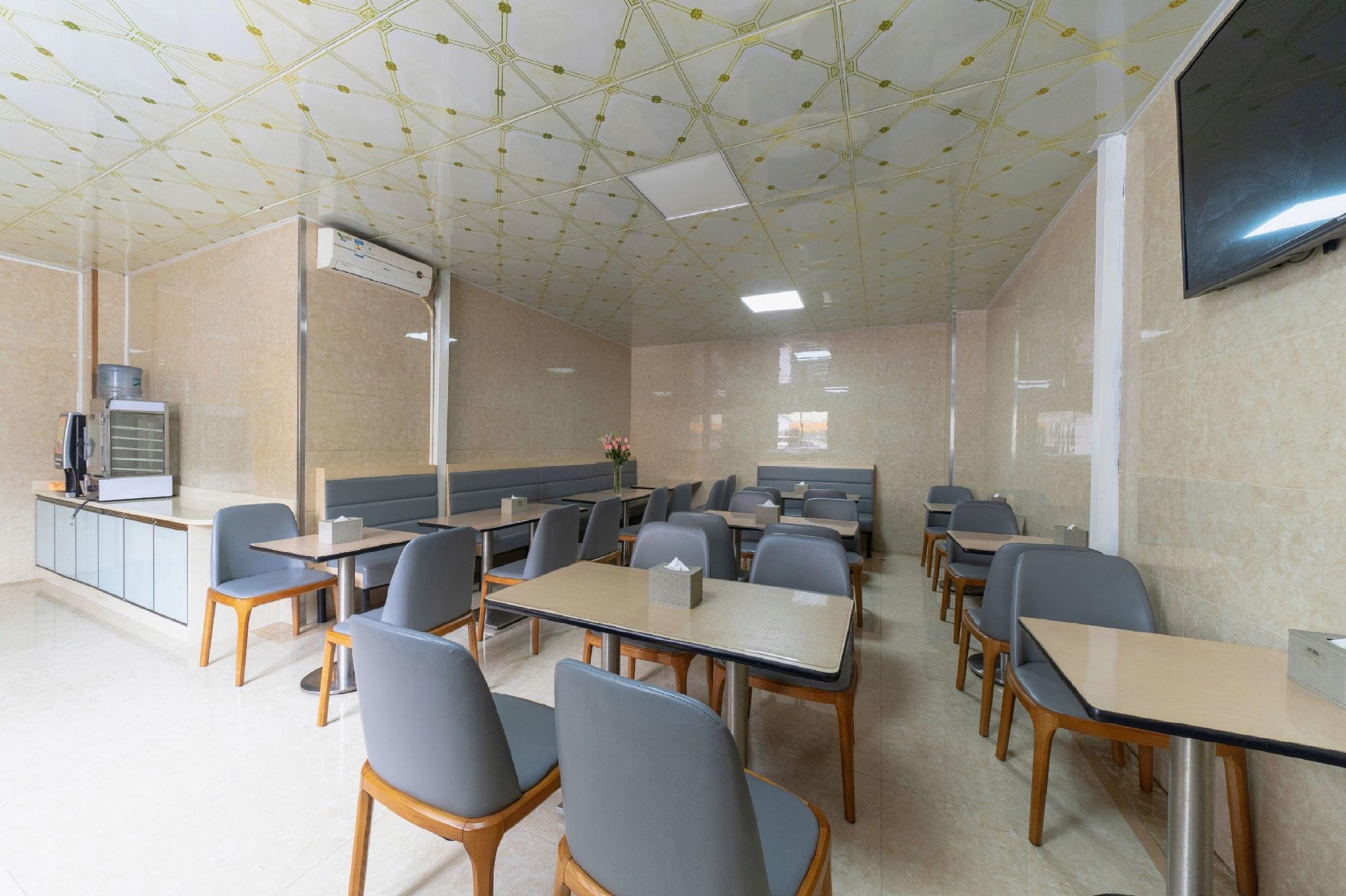 Vienna Hotel (Dongguan Dalang Bus Station) 37/42