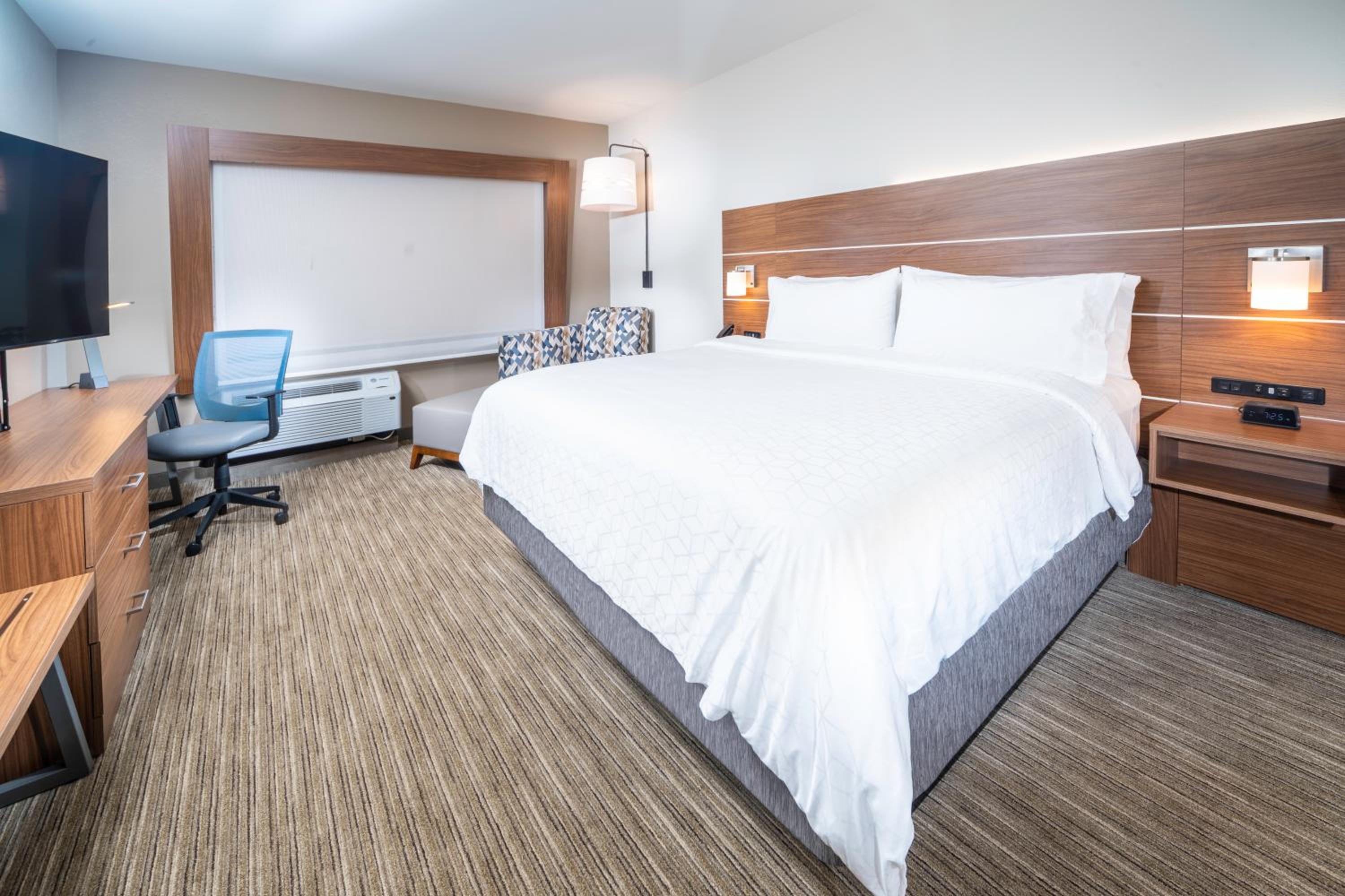 Xtra Space, Standard, King Bed