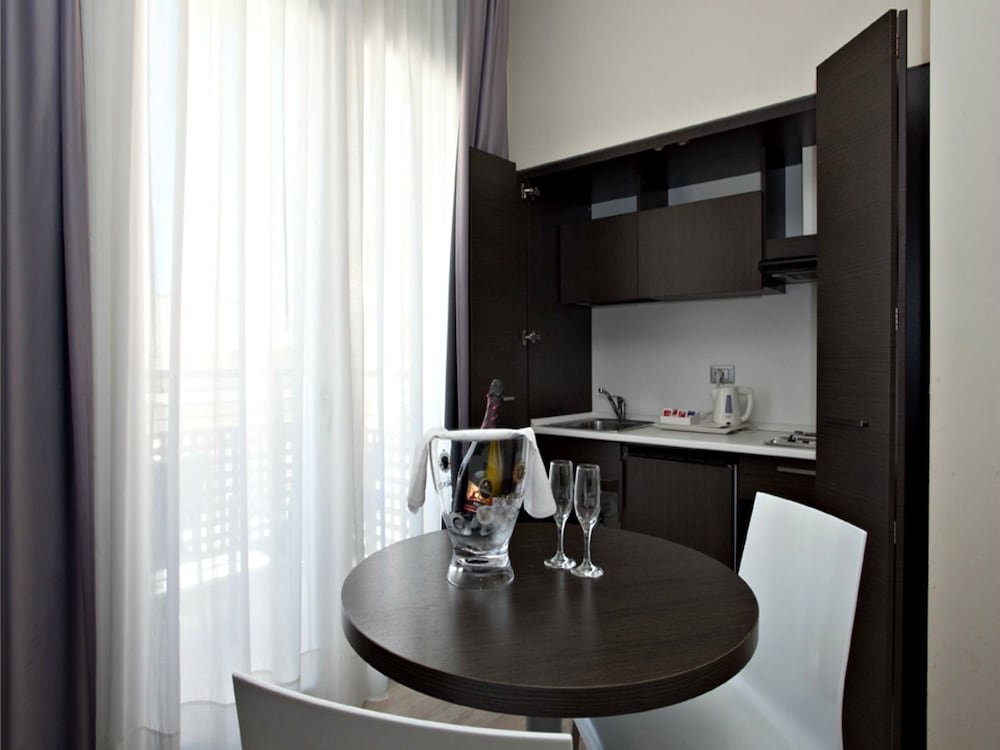 Vienna Hotel 45/56