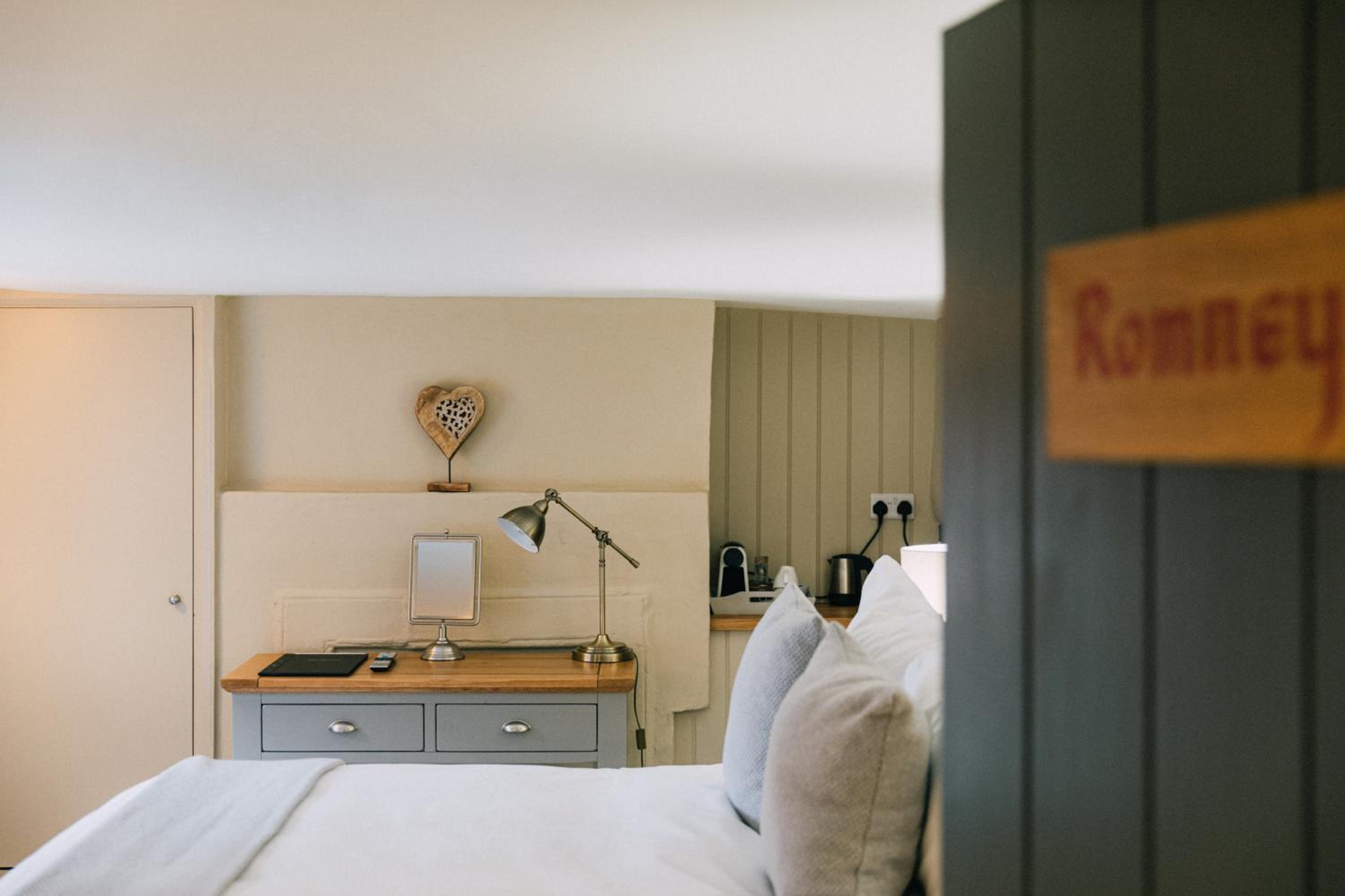 Deluxe, Queen Bed