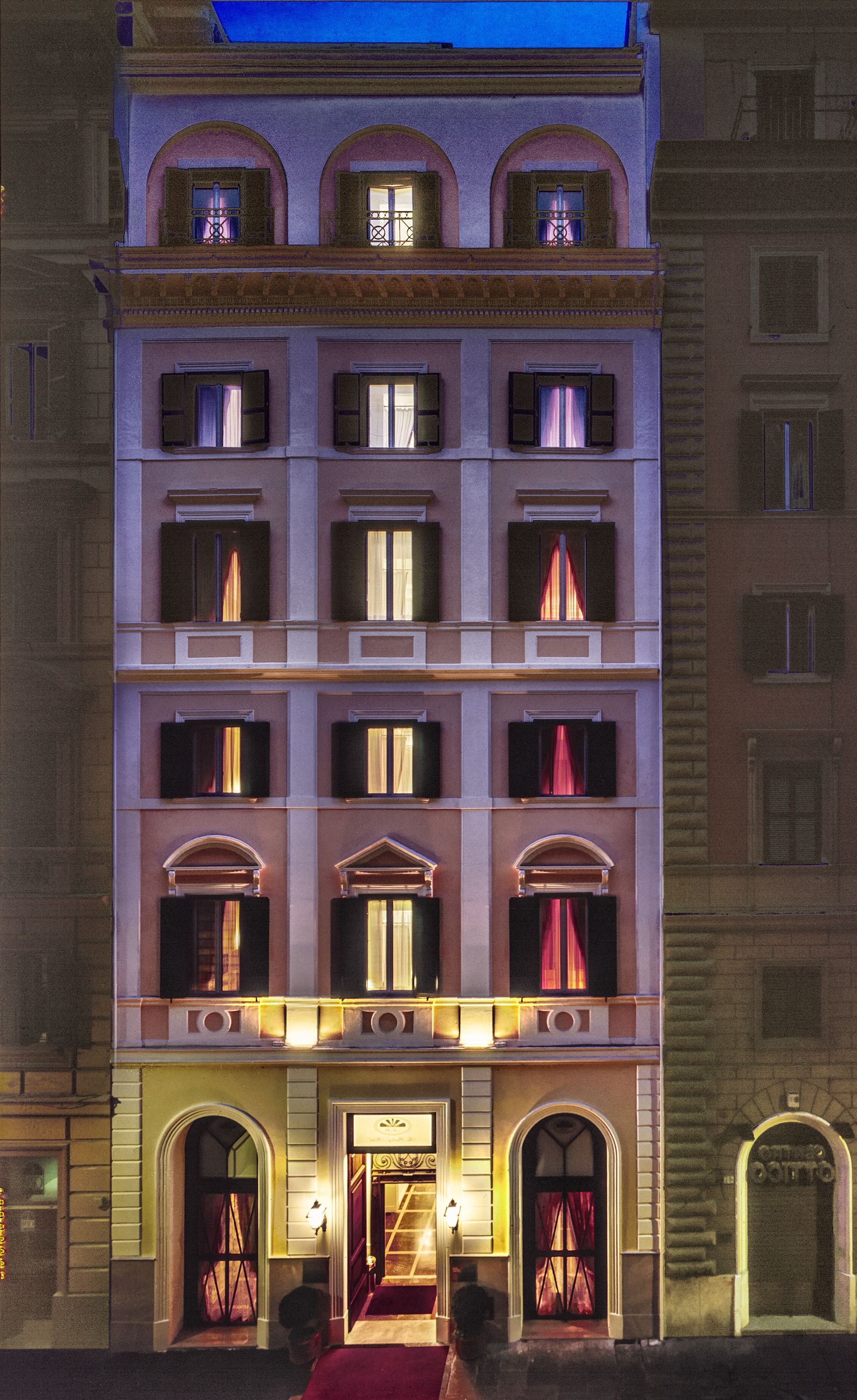 BAILEYS HOTEL 4/38