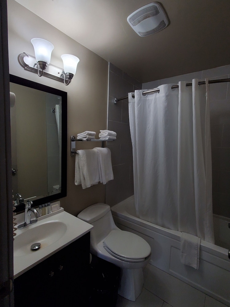 Royal Lodge Motel 50/50