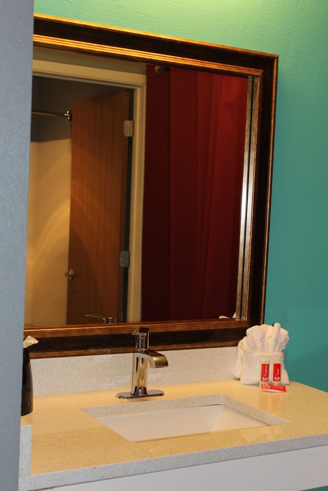 Econo Lodge West Coors Blvd 33/34