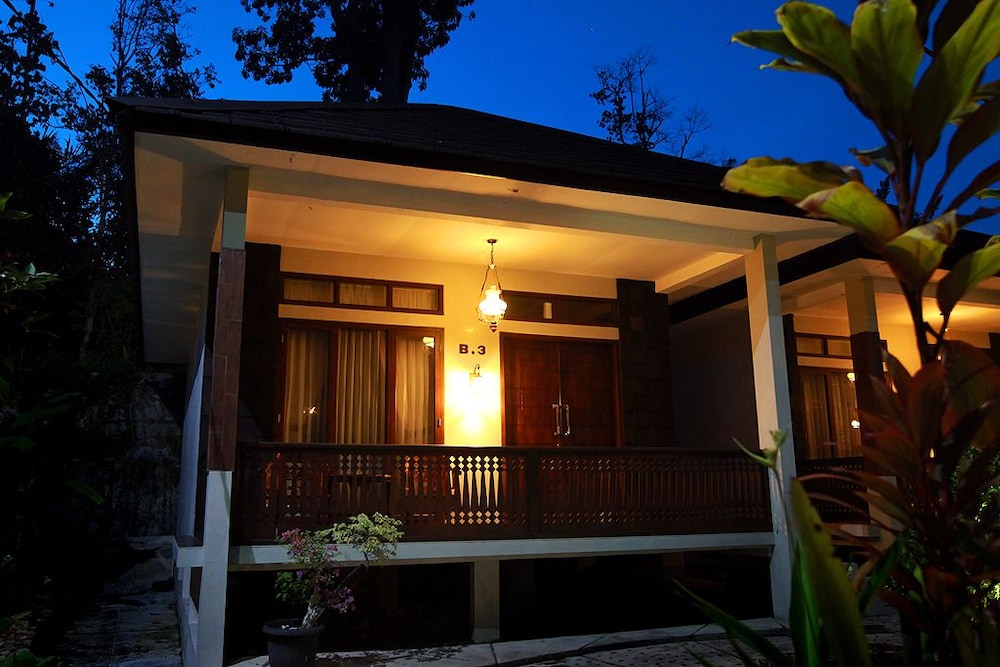 Green Tropical Village Hotel Resort 8/61