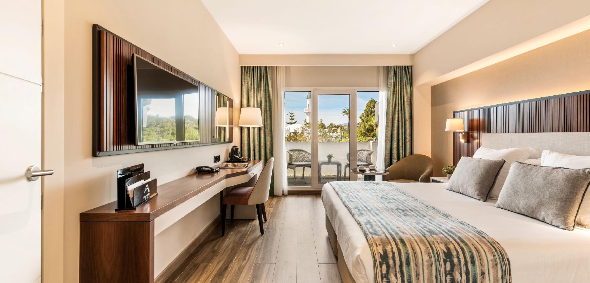 Deluxe, 1 Double and 1 Single Bed
