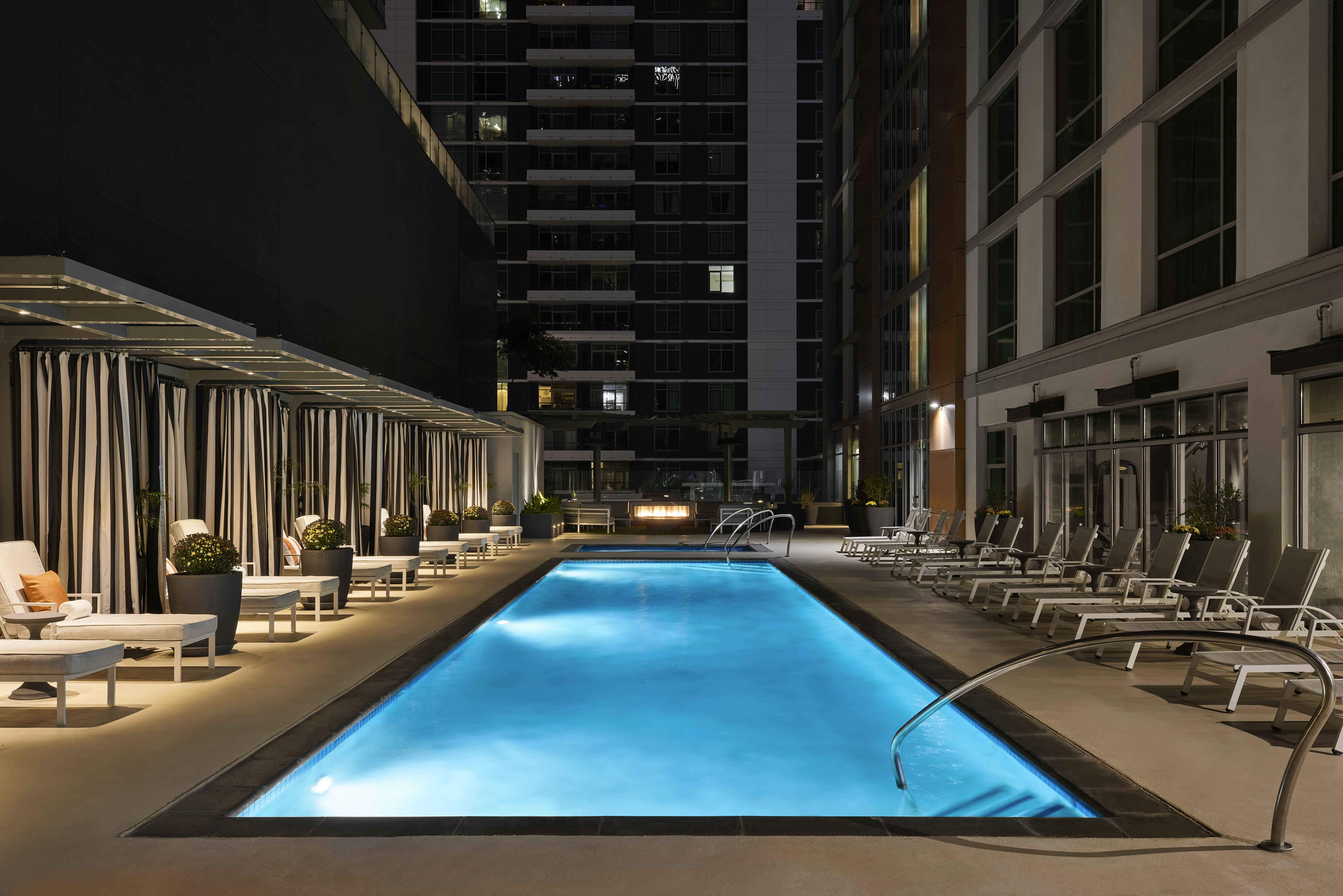 Carte Hotel San Diego Downtown Curio Collection By Hilton 85/87