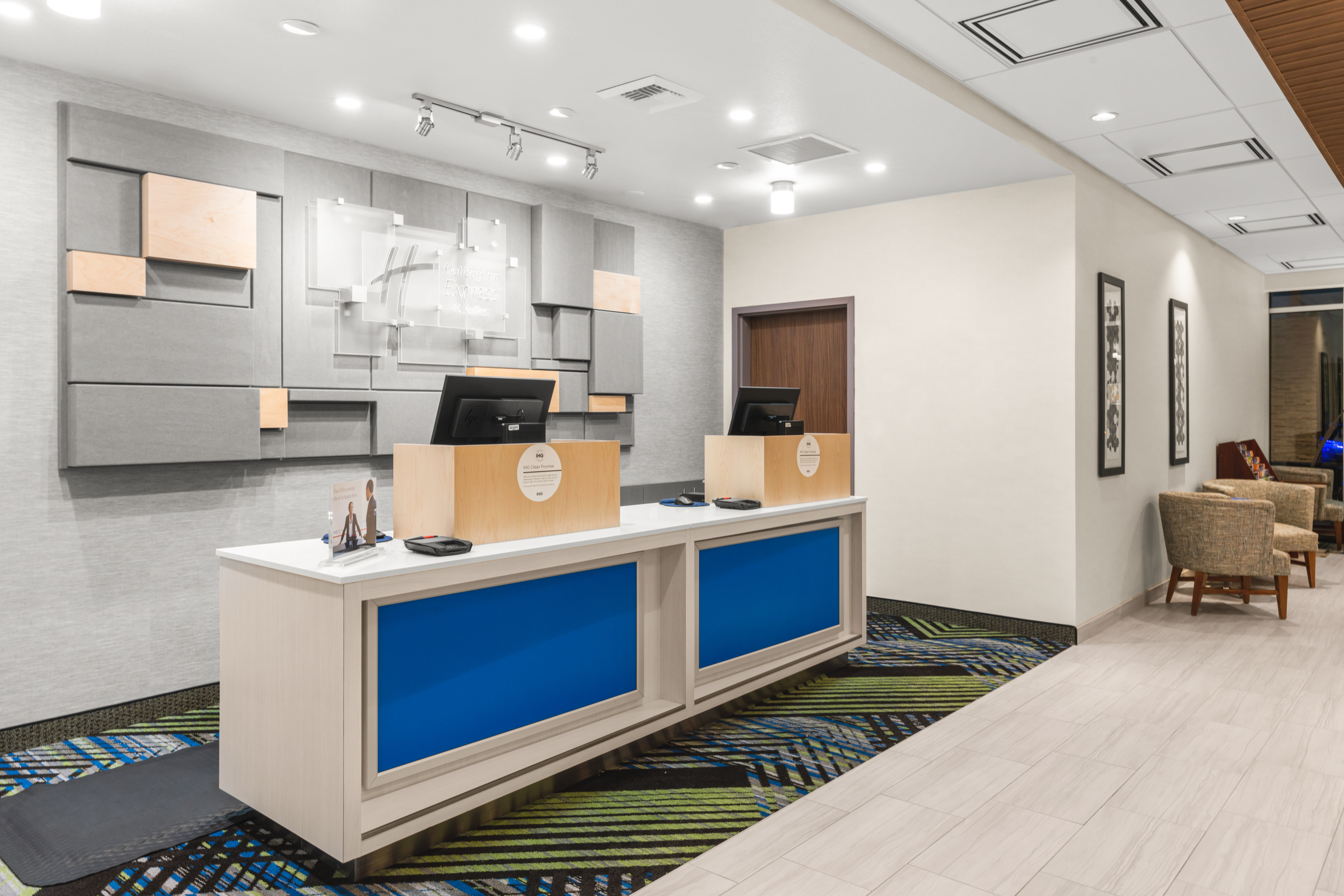 Holiday Inn Express & Suites Suisun City 12/70