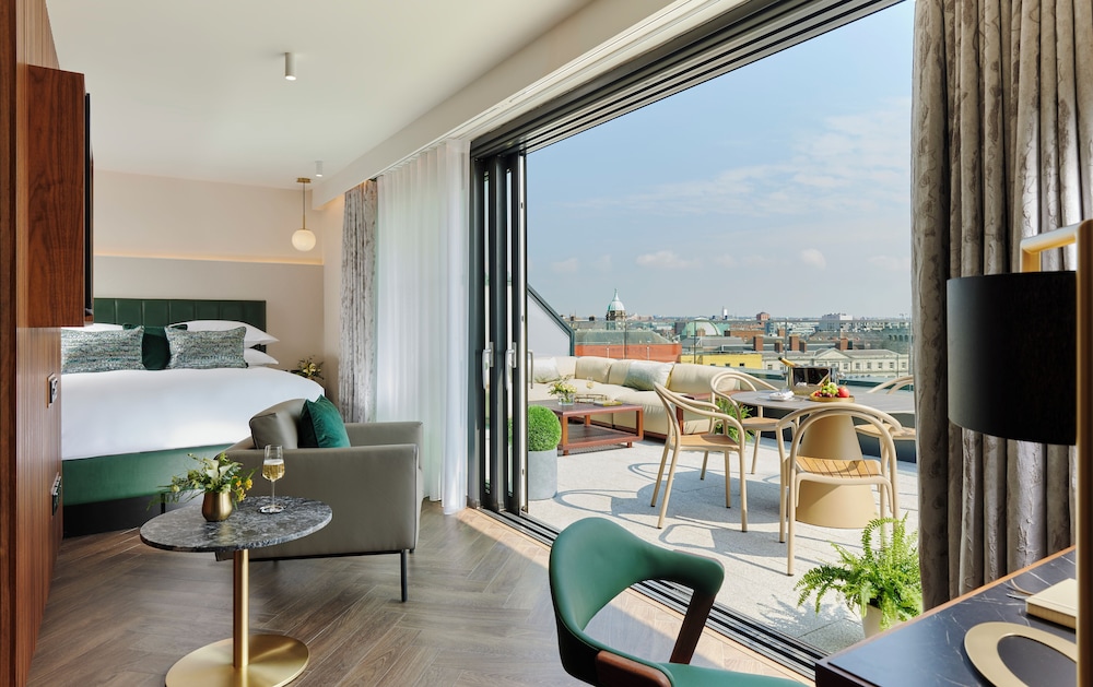 SUITE, TERRACE