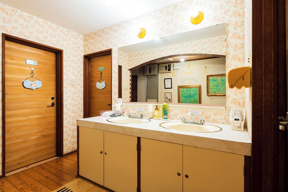 B B Pension Yufuin 65/69