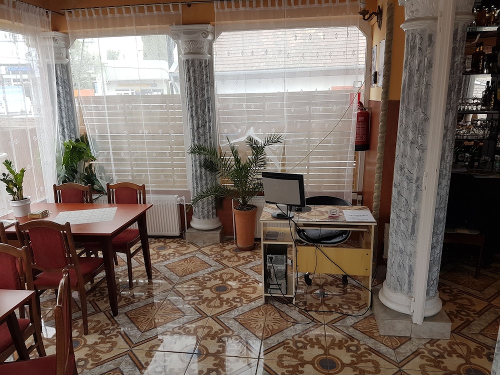 Attila Hotel 42/60