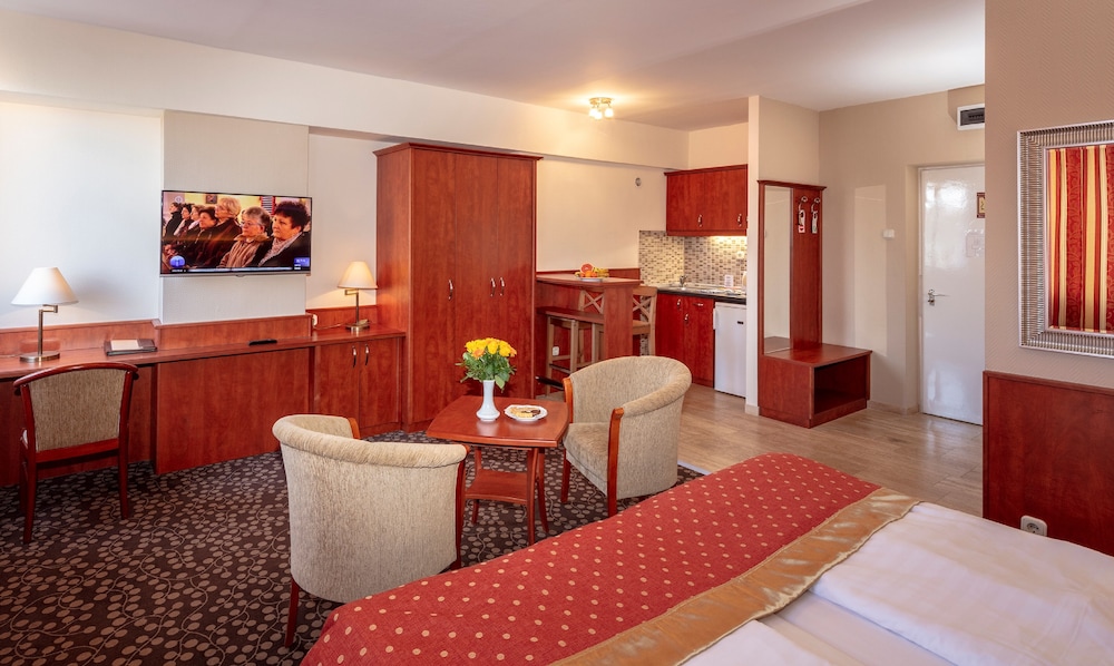 Hotel Charles 47/67