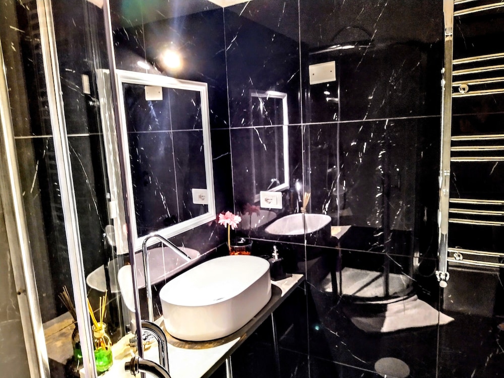 NIK King Rooms 21/23
