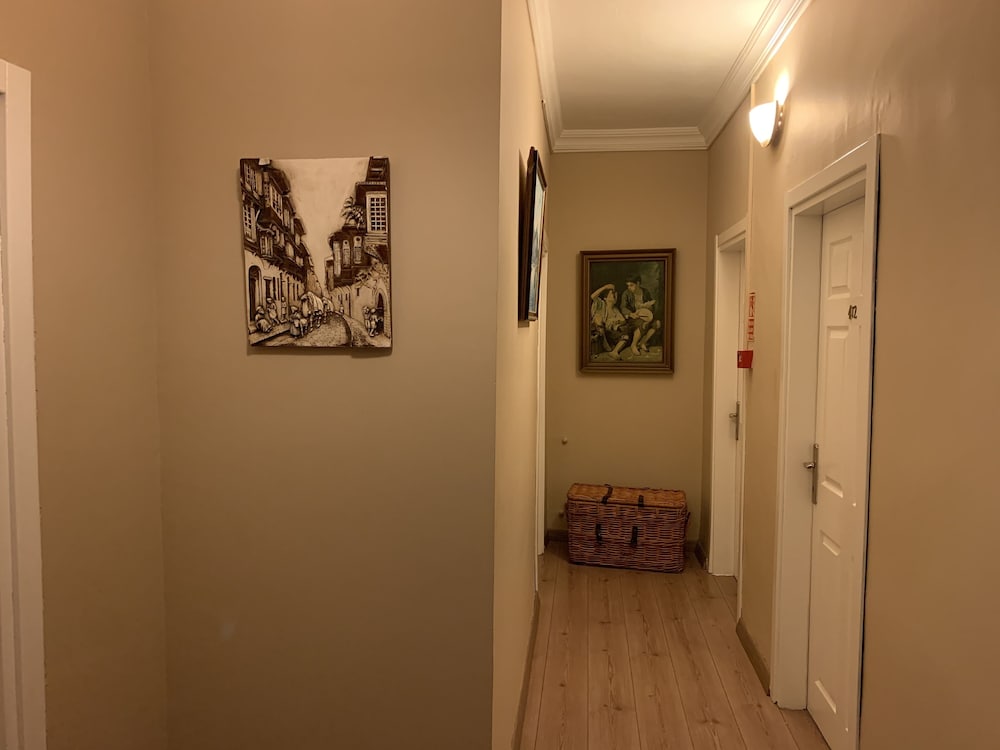 Antique Hostel 32/50