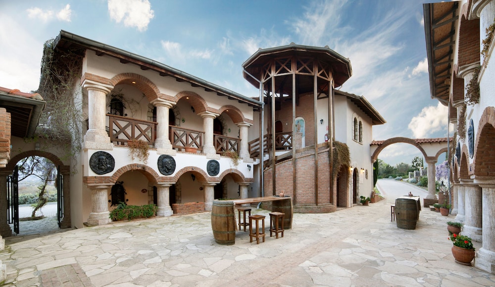 Vinifera Vineyards Hotel 3/50