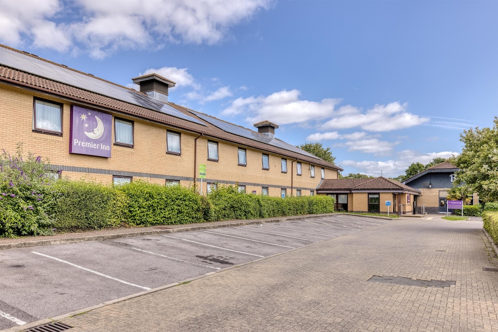 Premier Inn Basingstoke West (Churchill Way) hotel 29/37