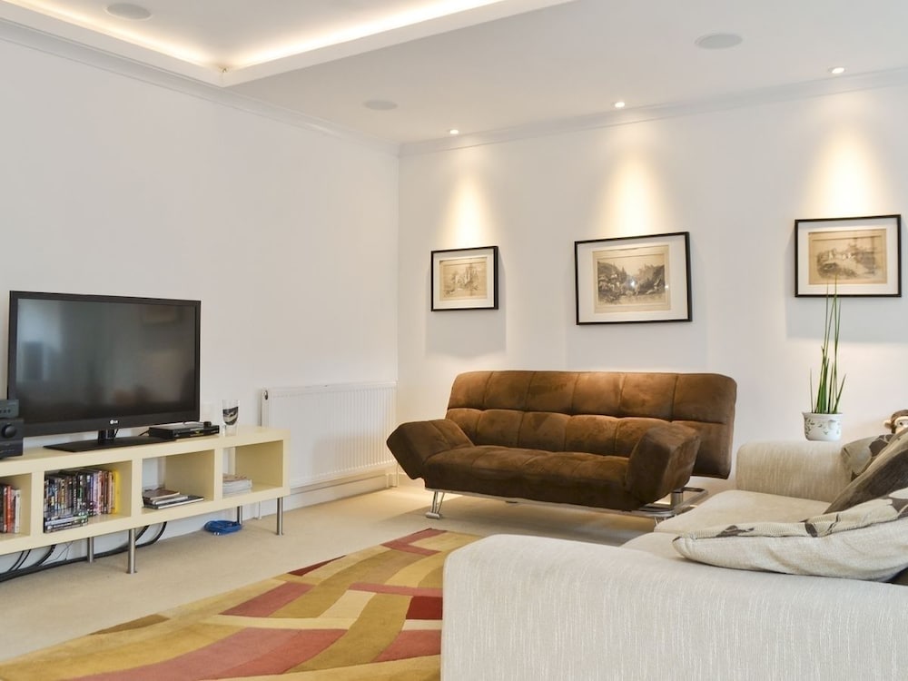 Crieff Armoury Luxury Self Catering Apartment 24/36