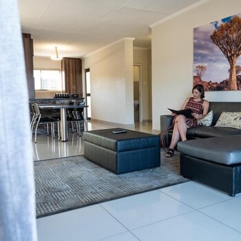 Hillside Executive Accommodation 42/59