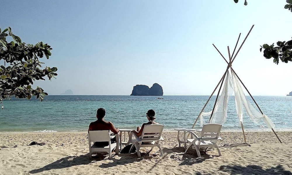 Mayalay Beach Resort 24/50