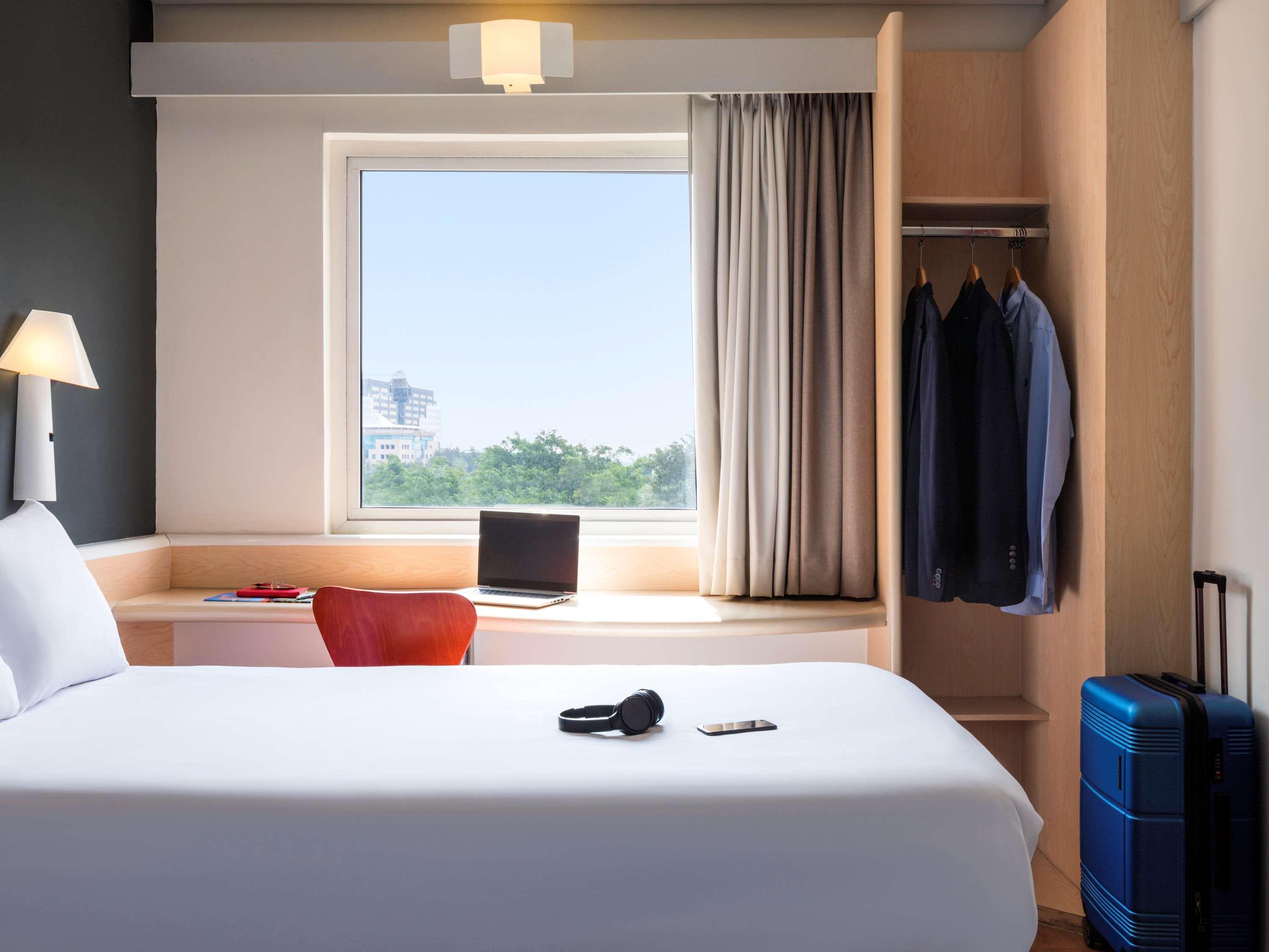 FLAT, DOUBLE BED