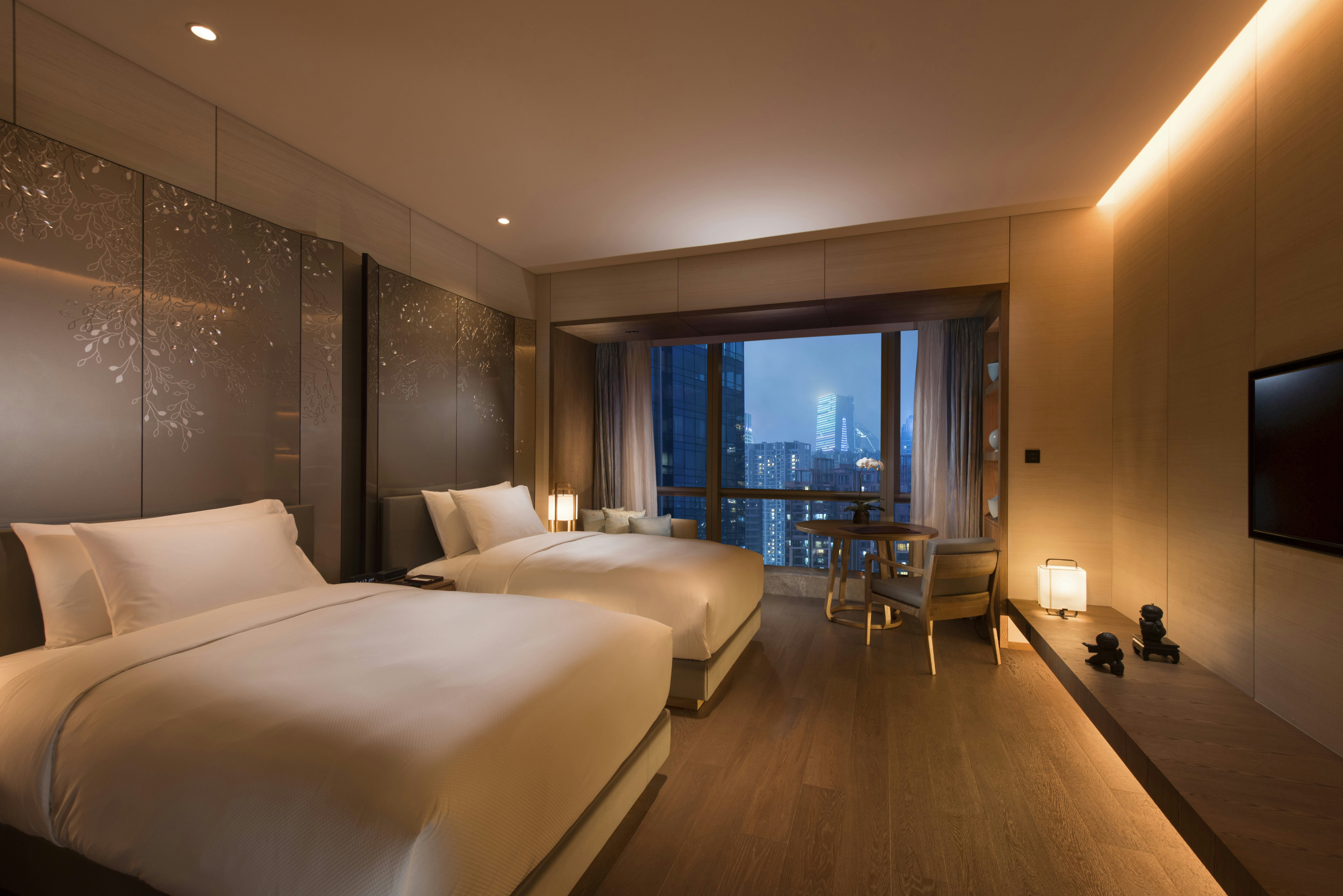 DELUXE, 2 QUEEN BEDS