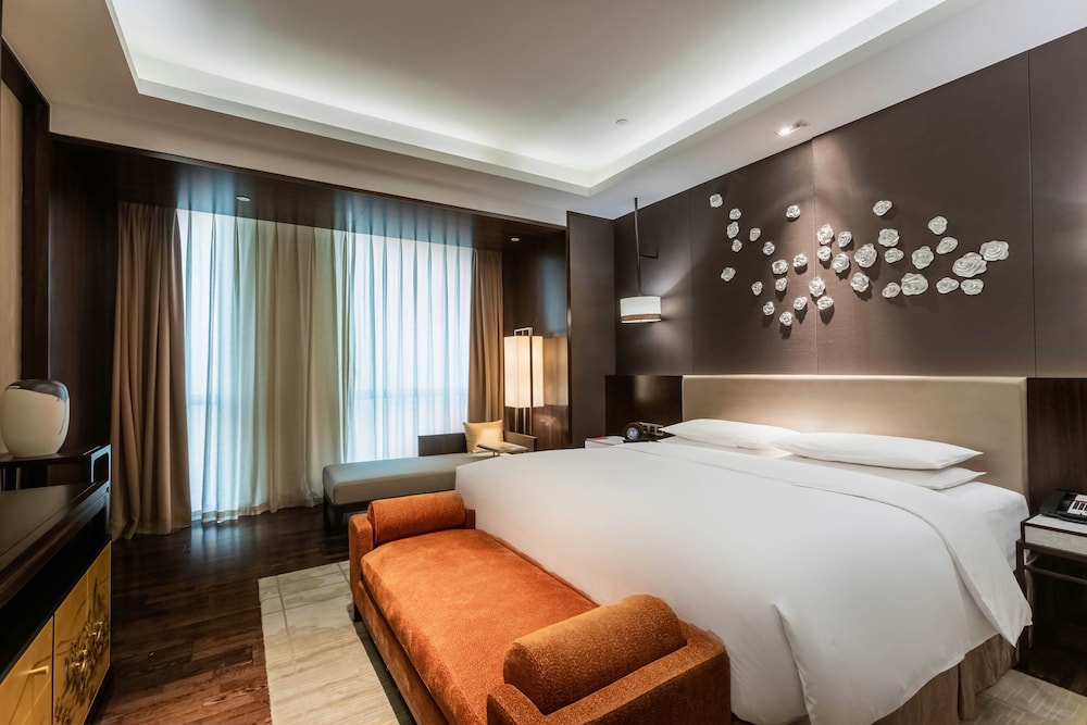 Executive, Suite, King Bed, High Floor