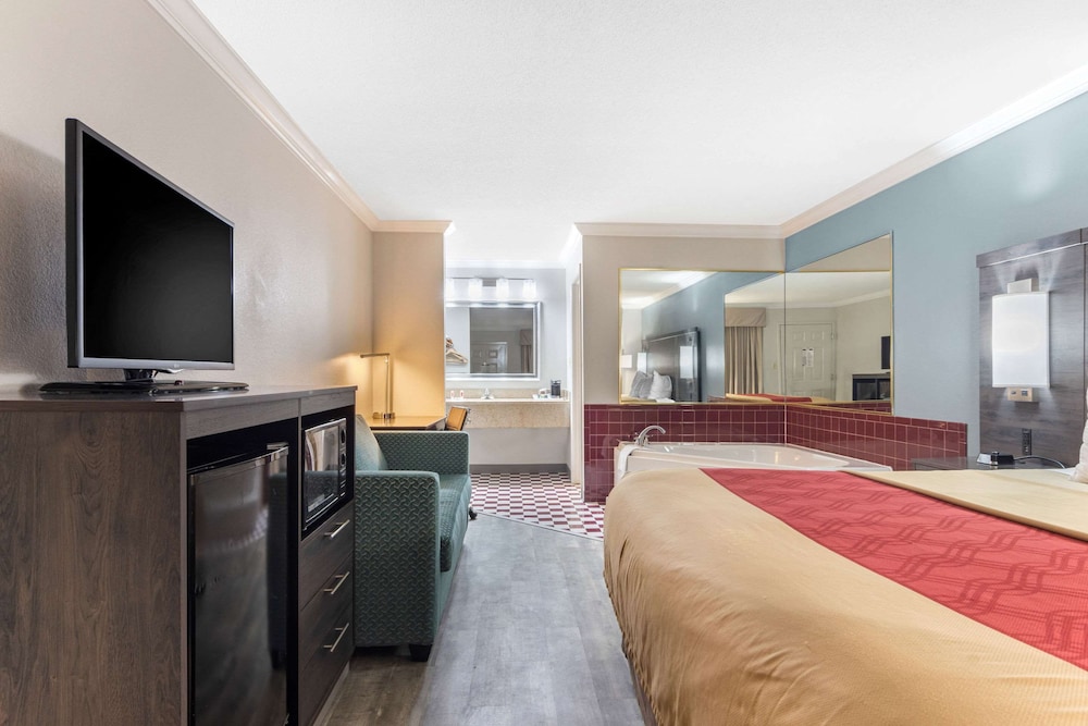 Econo Lodge Byron - Warner Robins 24/52