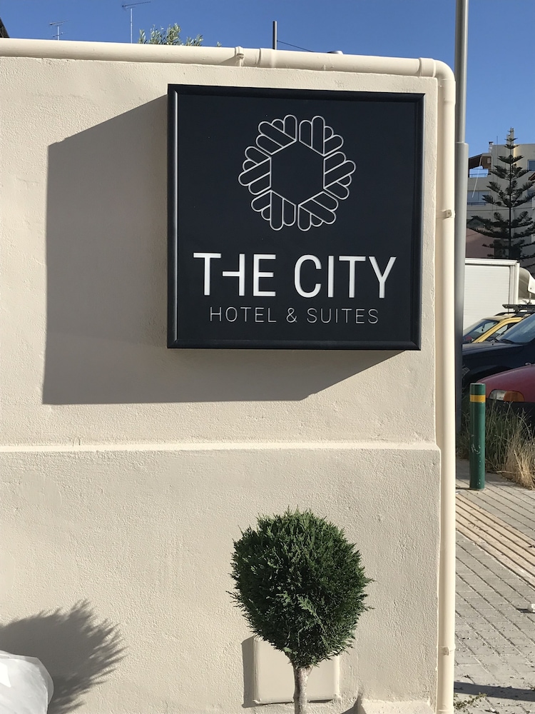 The City Hotel and Suites - Adults Only 28/61
