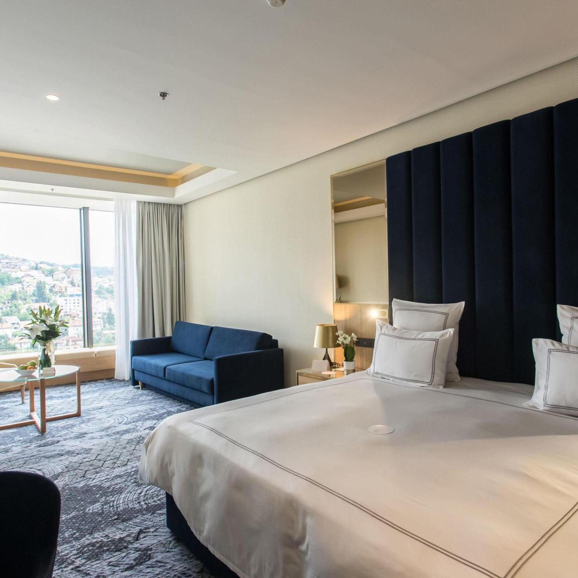 Deluxe, King Bed