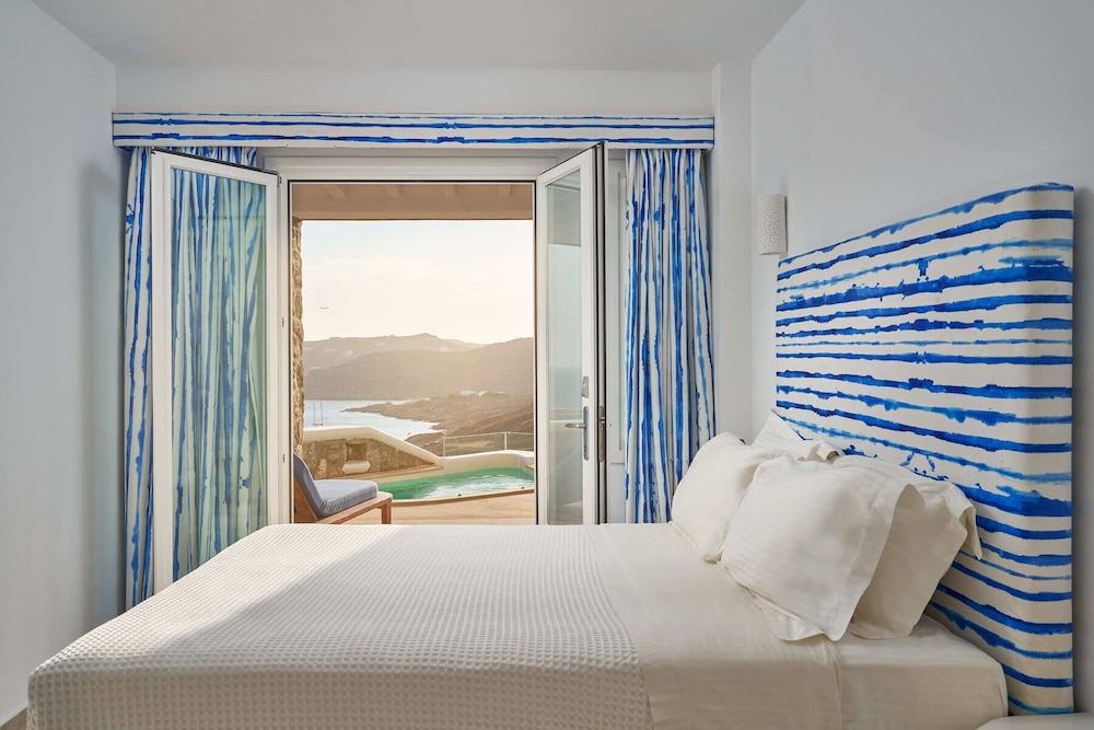 DELUXE, KING BED, SEA VIEW