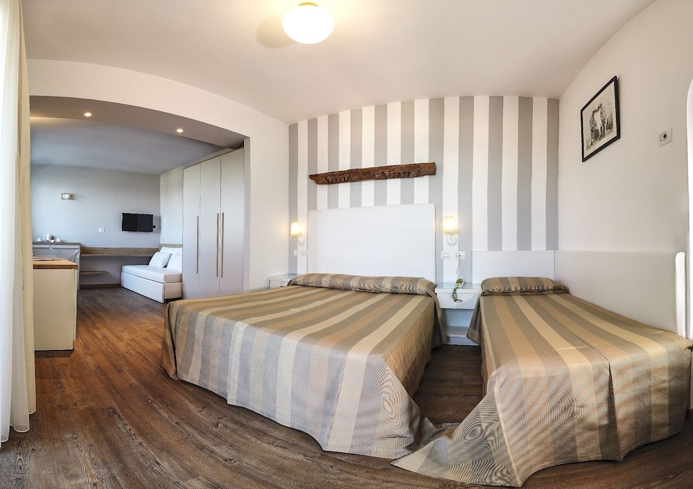 Hotel Derby Exclusive 11/50