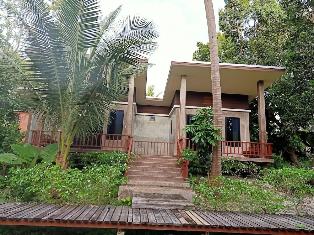 LANTA PEARL BEACH RESORT 10/78