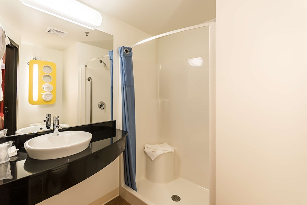 Motel6 Moosomin, SK 30/37