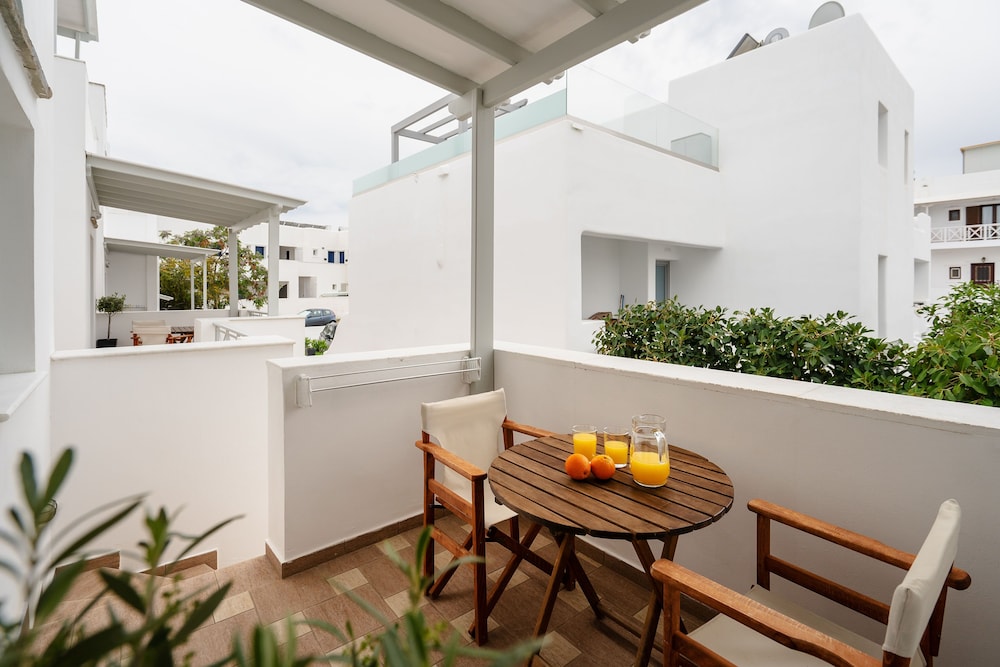 Erato Inn 47/50