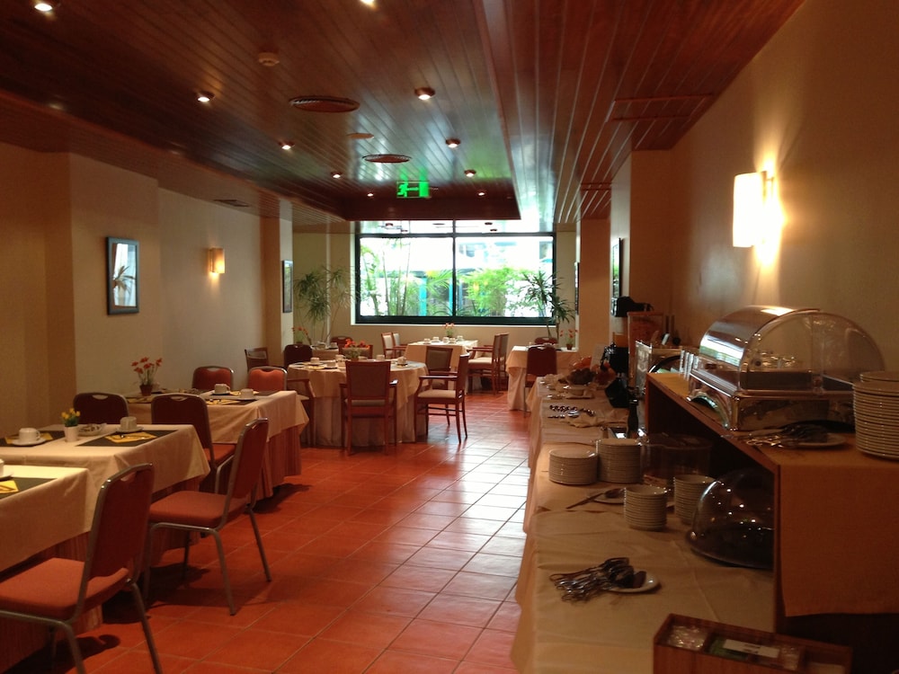 Camoes Hotel 45/48