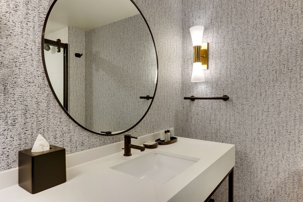 The Chattanoogan Hotel, Curio Collection by Hilton 30/73