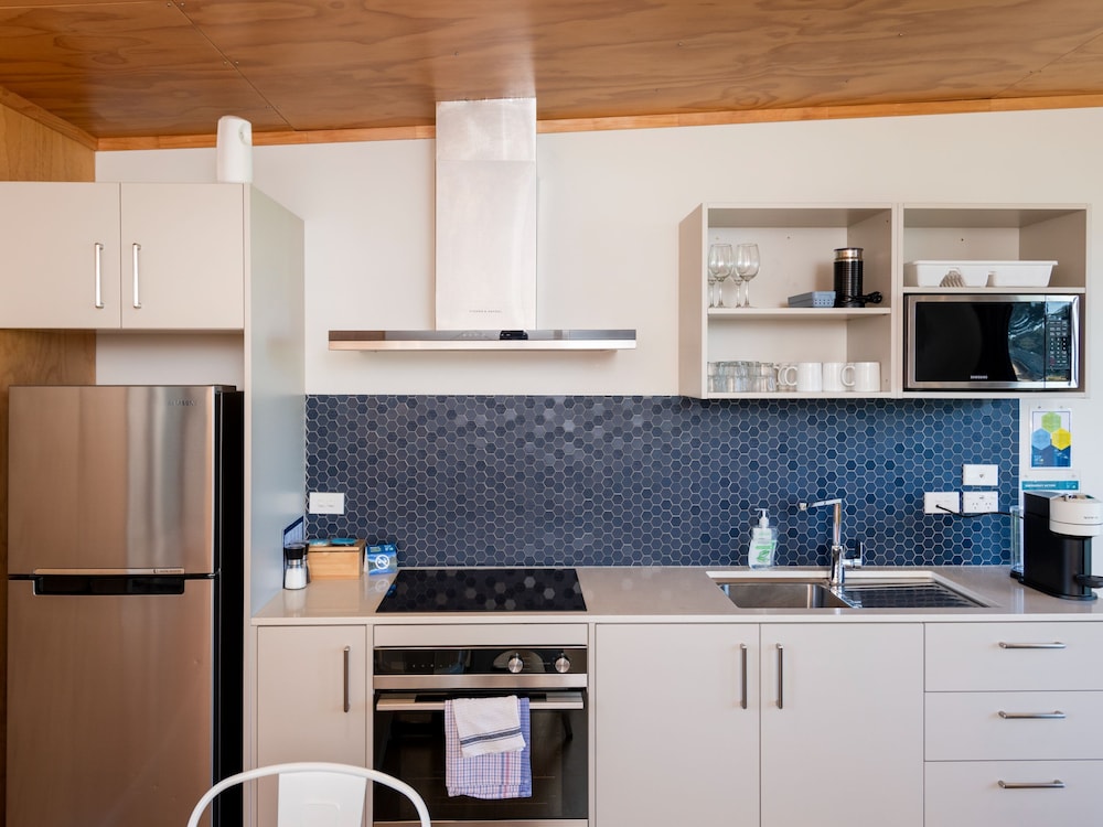 Waikanae Beach TOP 10 Holiday Park 50/50