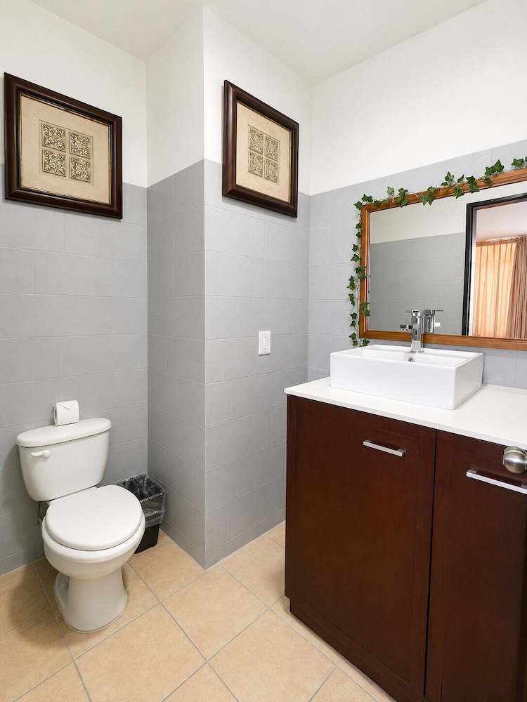 Zona Dorada Inn 50/50