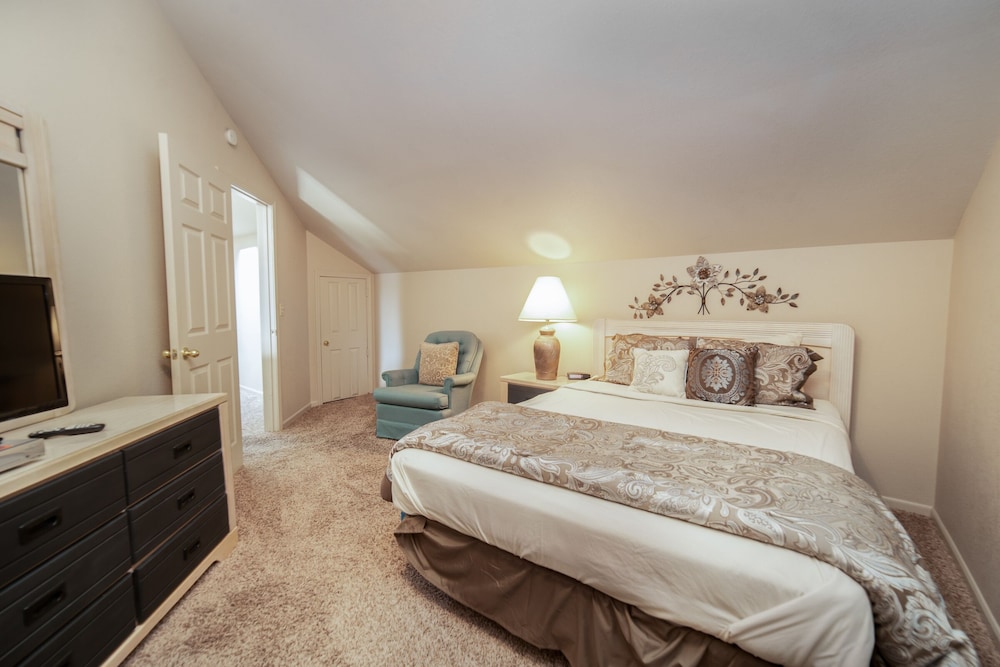 Pointe Royale Condominium Resort & Golf Course 19/81