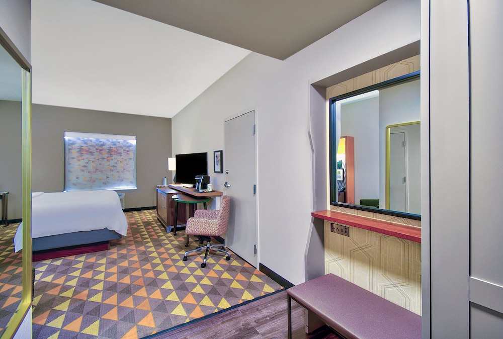 Holiday Inn Erie 23/64
