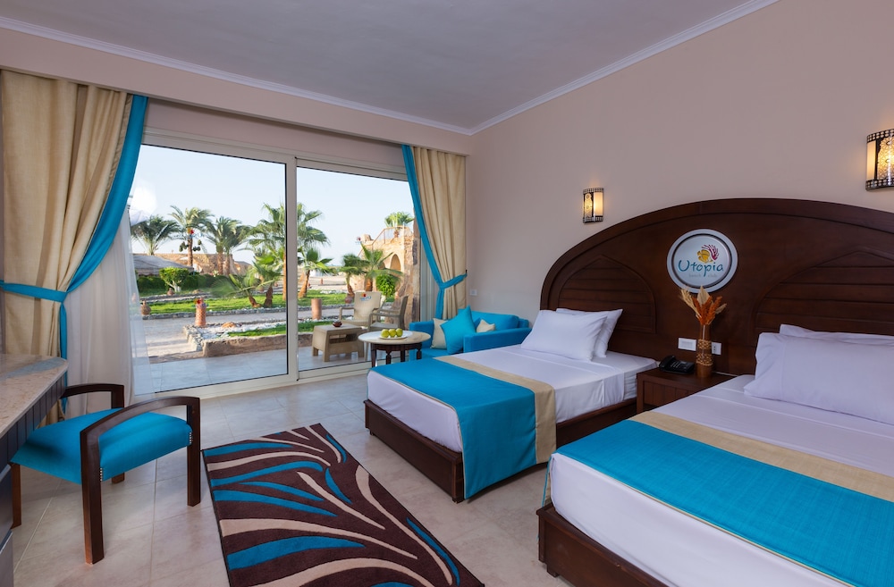 DELUXE, BEACH FRONT