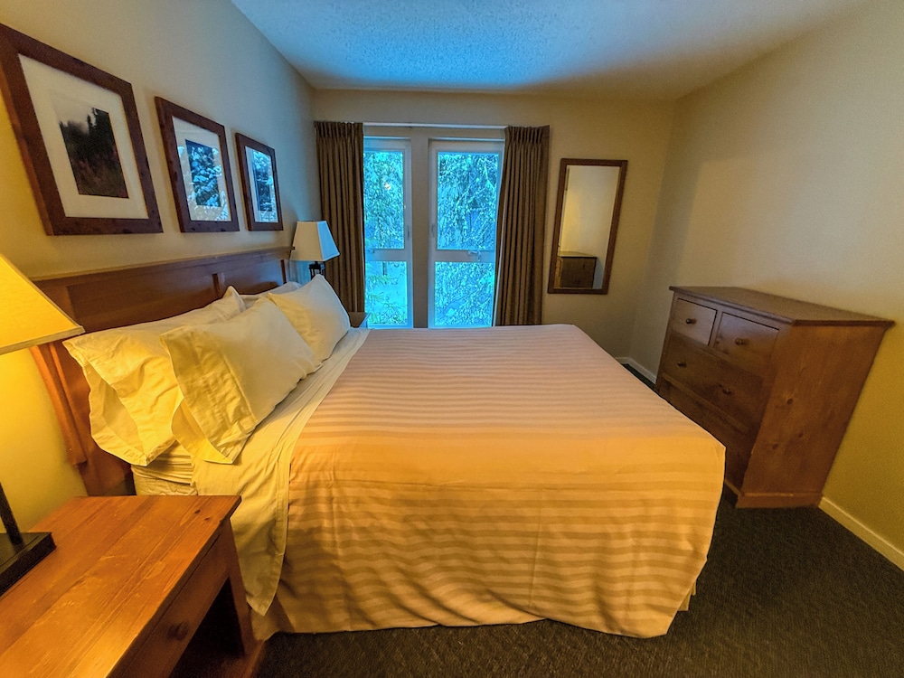 Tantalus Resort Lodge 13/55