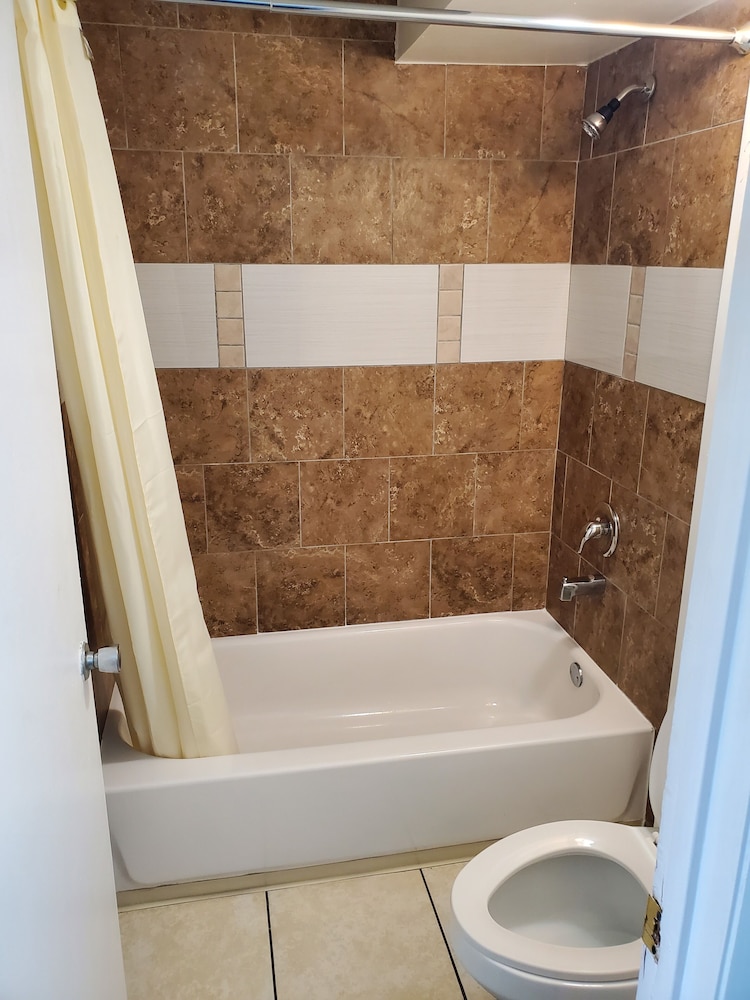Econo Inn Ormond Beach (Ex Motel 6) 25/41