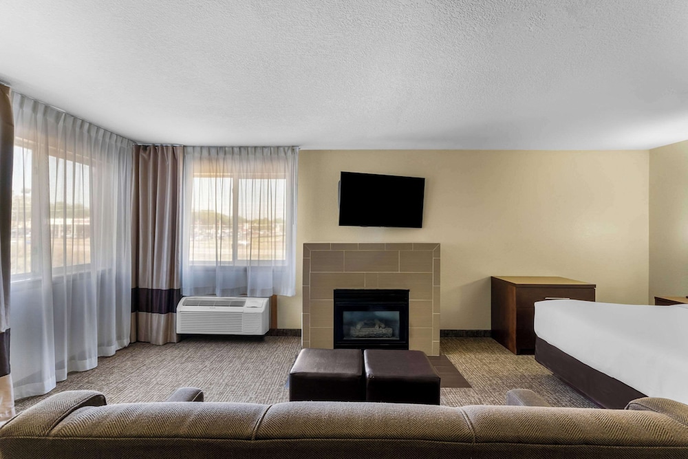 Comfort Inn & Suites Greeley, CO 34/54