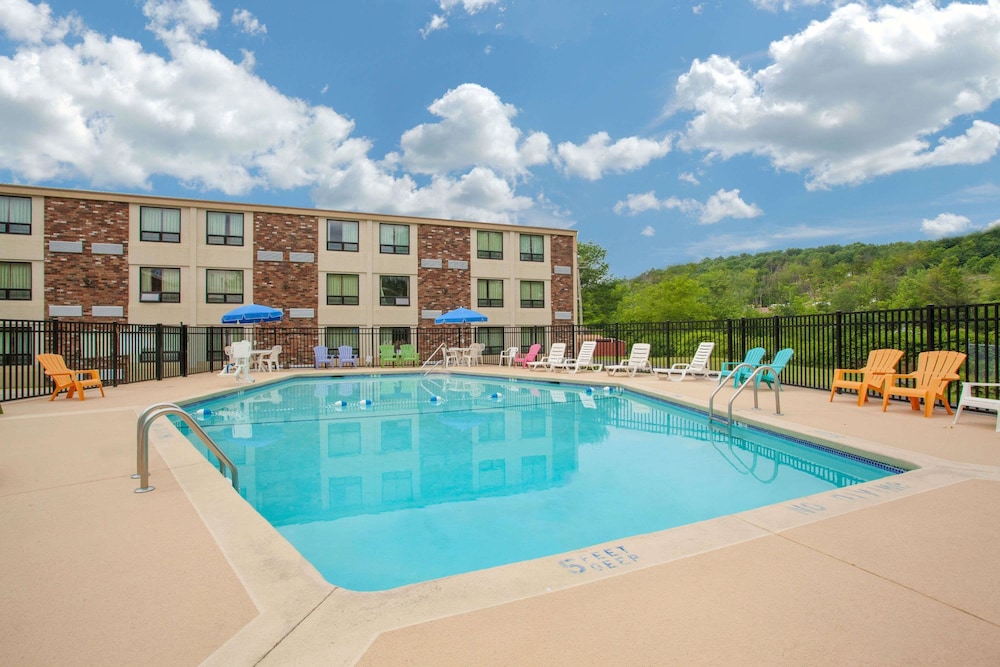 Days Inn By Wyndham Liberty 1/41