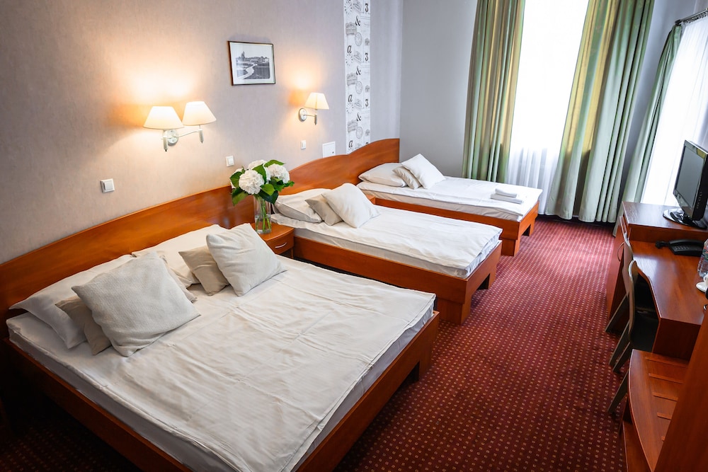 ROOM, TRIPLE, WITH EXTRA BED