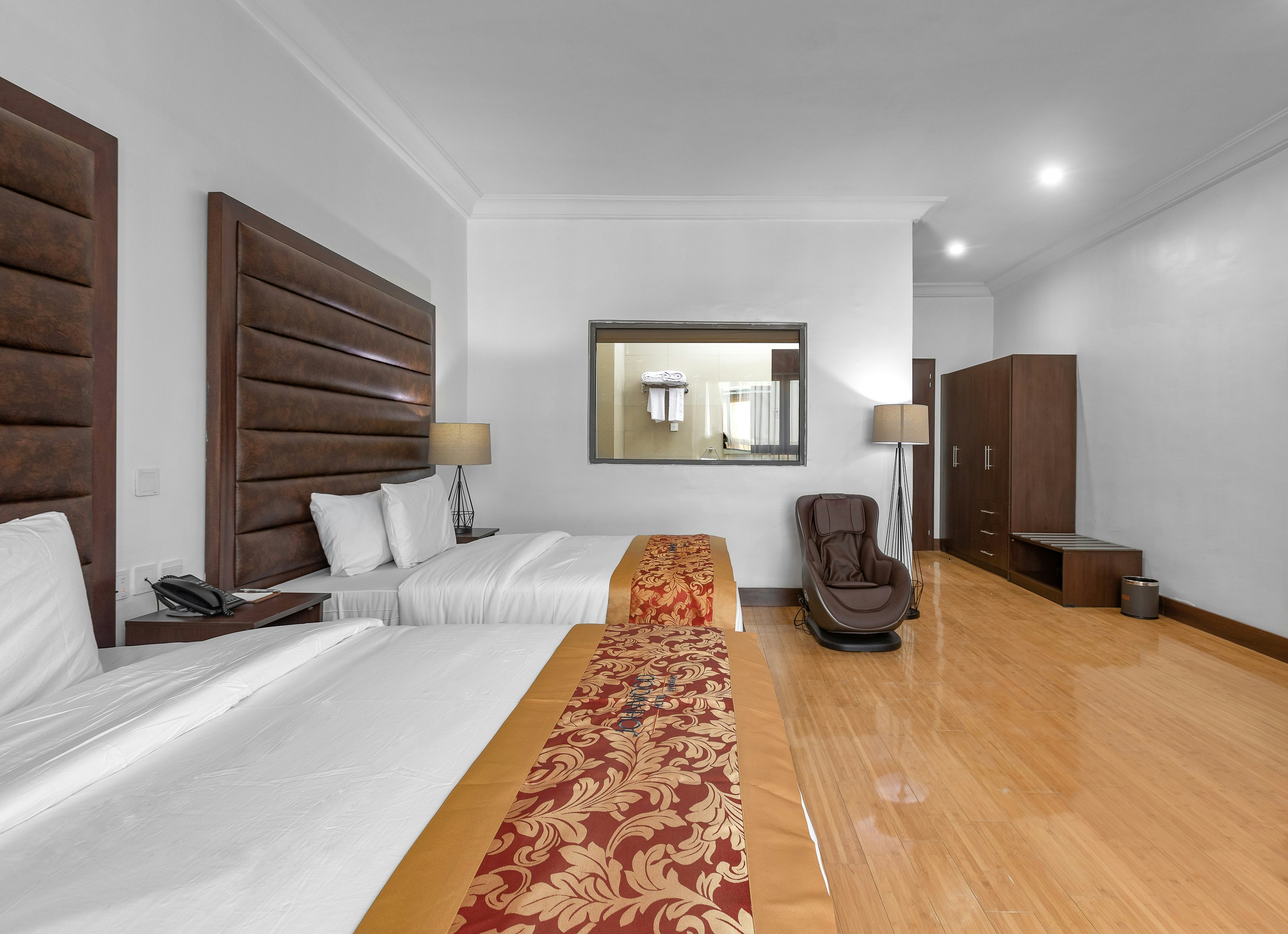 Johnwood Hotel by Bolton 9/44