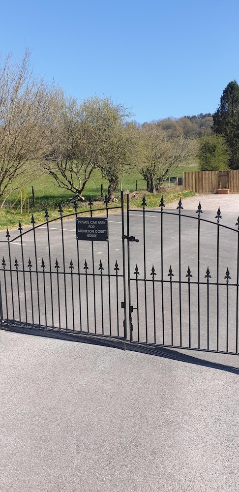 Monkton Court Hotel 43/50
