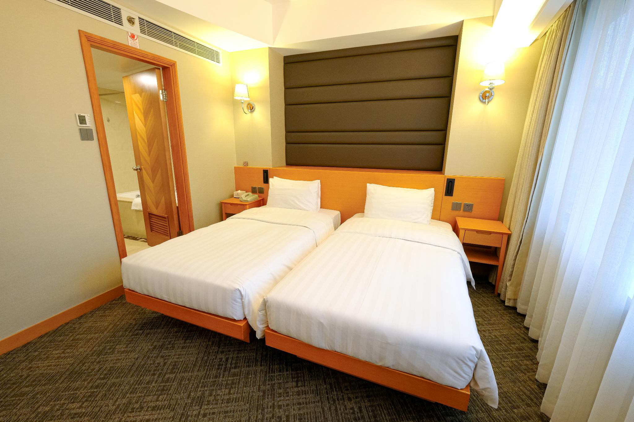 Grand, Studio, Twin Beds, Sofa