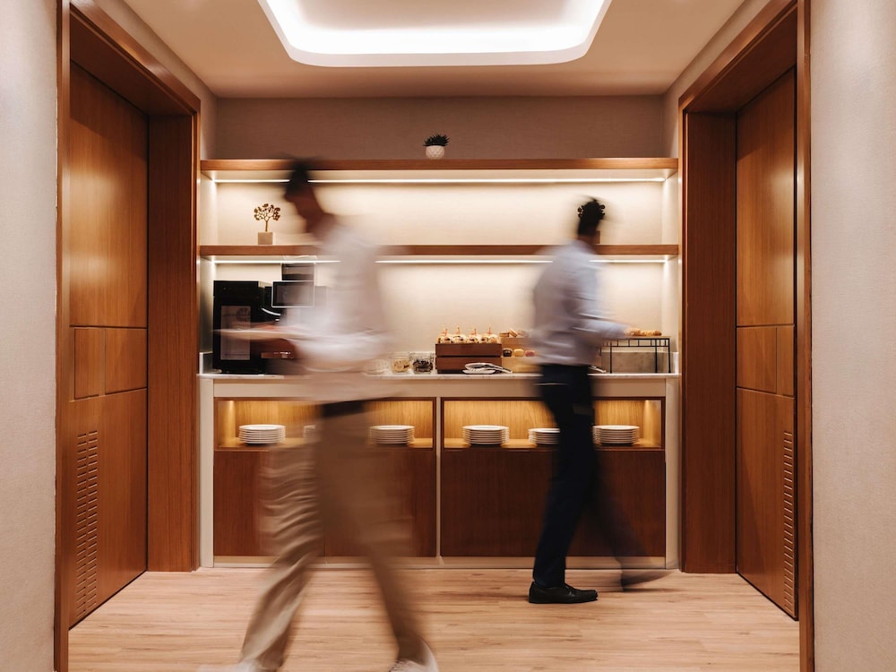 MERCURE ABU DHABI DOWNTOWN 32/58